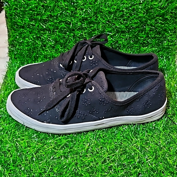 American Eagle Outfitters Shoes - American Eagle Classic Sneakers womens size 7.5